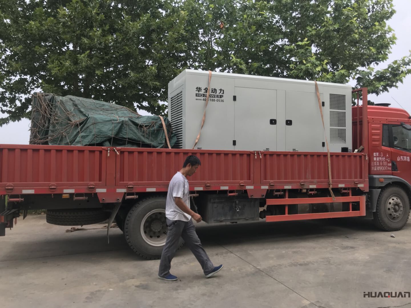 一臺80kw的移動靜音拖車柴油發電機組于2018年7月7日順利發往山東省泰安市