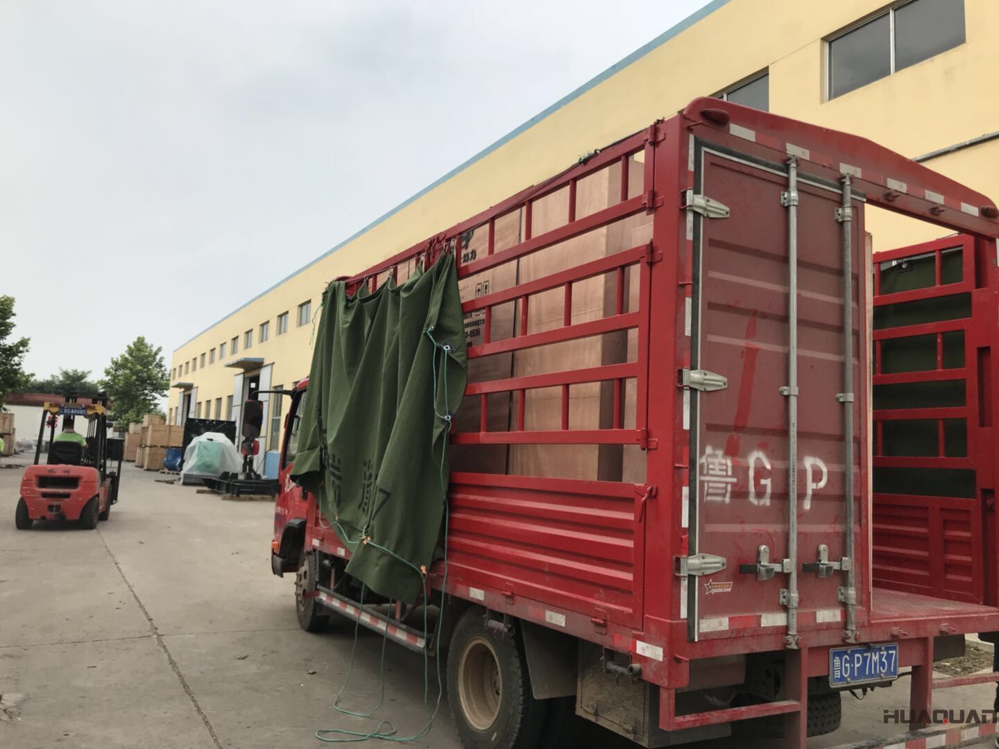邢先生從華全動力采購的100kw和400kw自動化柴油發電機組于8月27日成功發往內蒙古