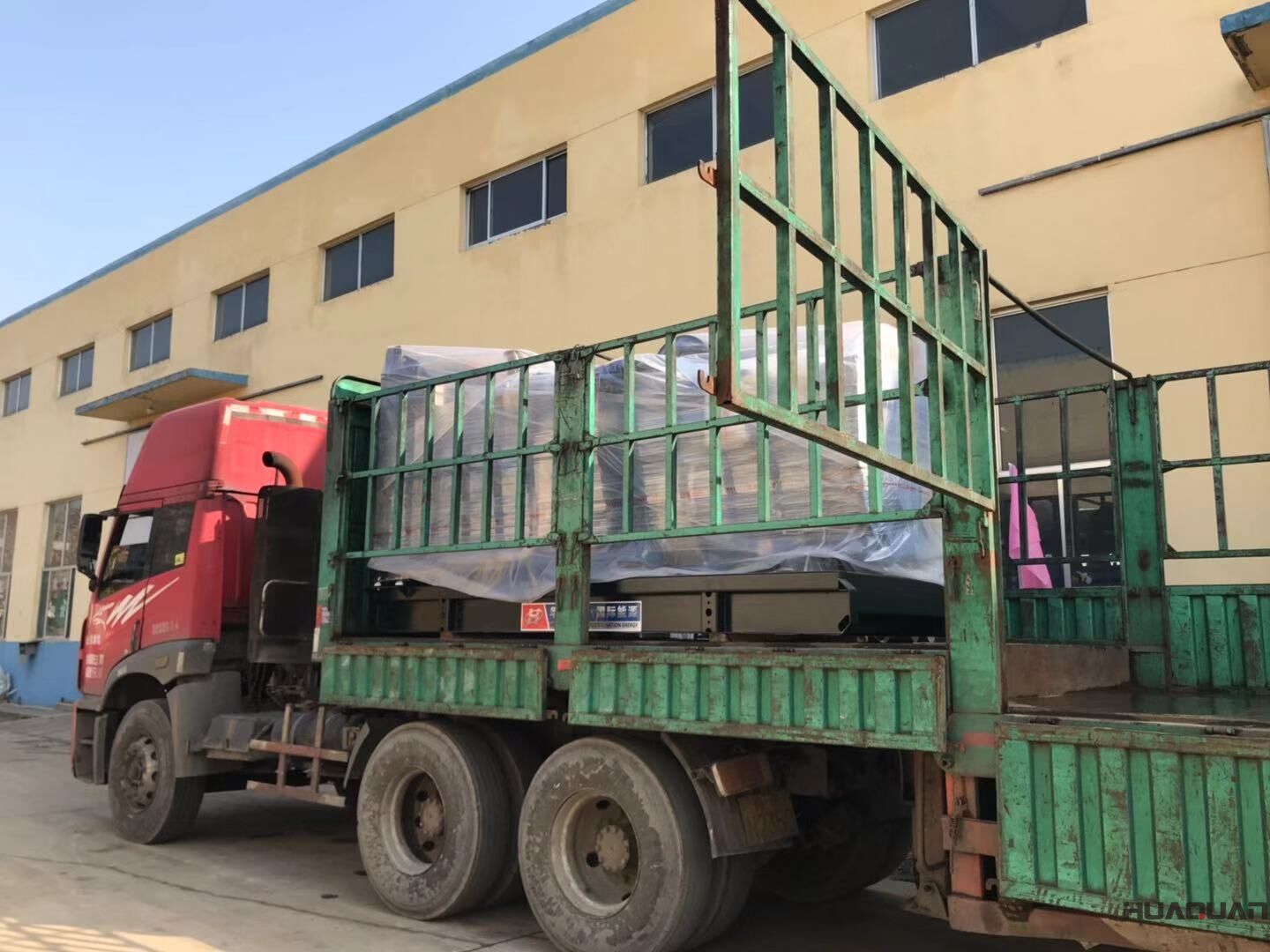 上海李先生從華全動力采購了一臺400kw自動化柴油發(fā)電機組，如今已于11月9日成功發(fā)往目的地
