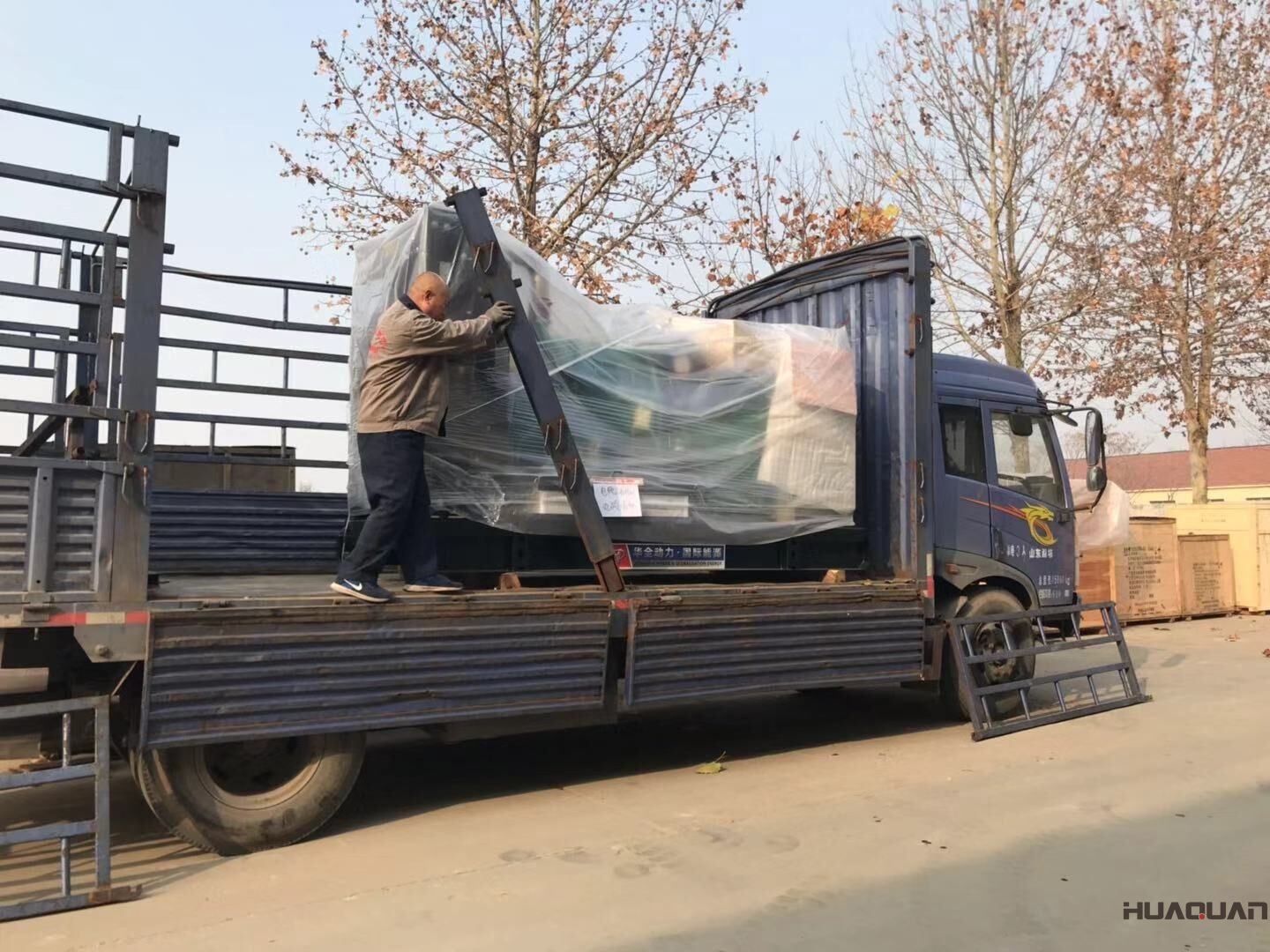 11月24日，一臺400kw立柜四保護柴油發電機組從華全動力順利發往遼寧省