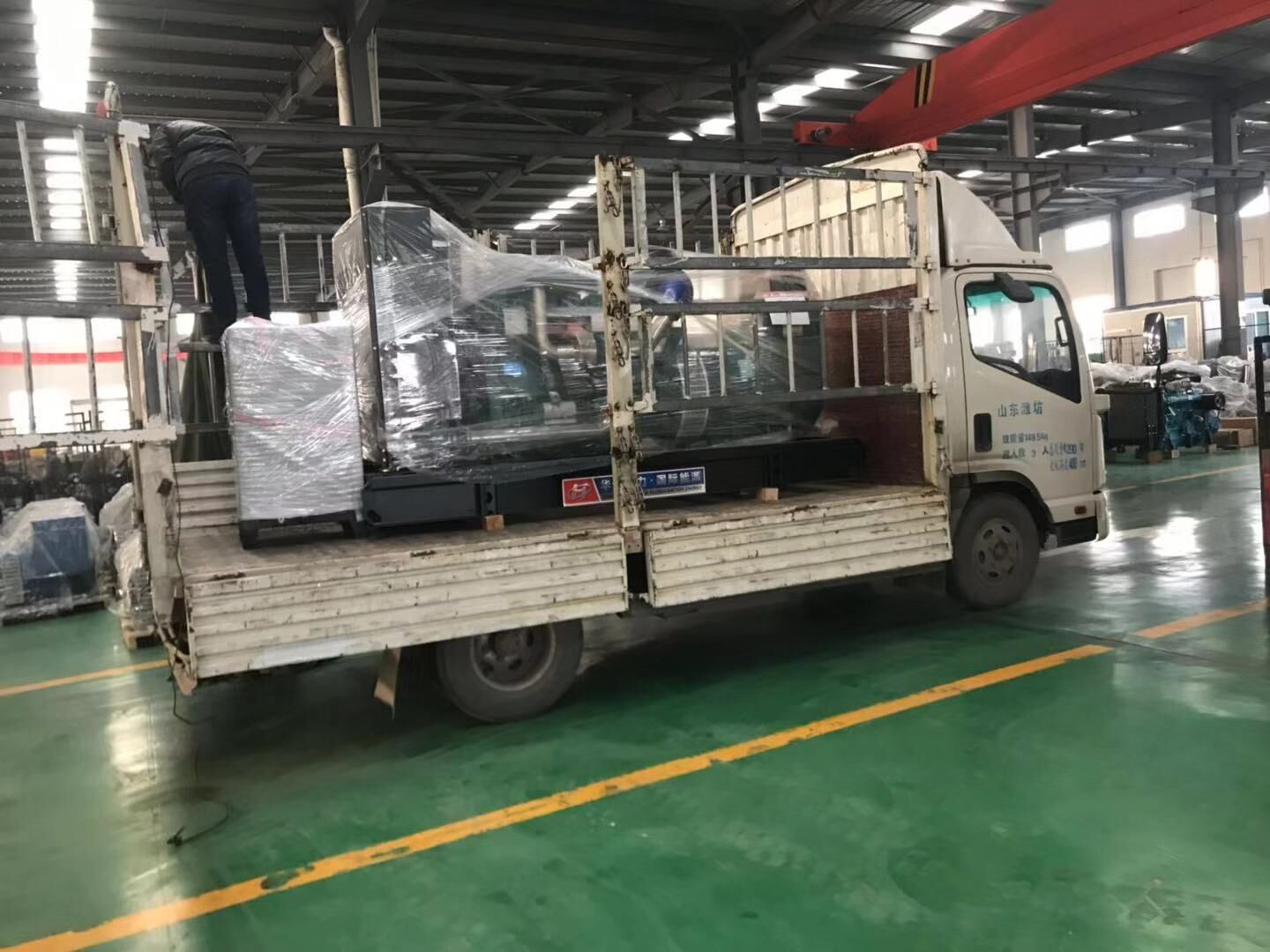 華全動(dòng)力一臺(tái)300kw標(biāo)配柴油發(fā)電機(jī)組已于12月29日順利發(fā)往天津市