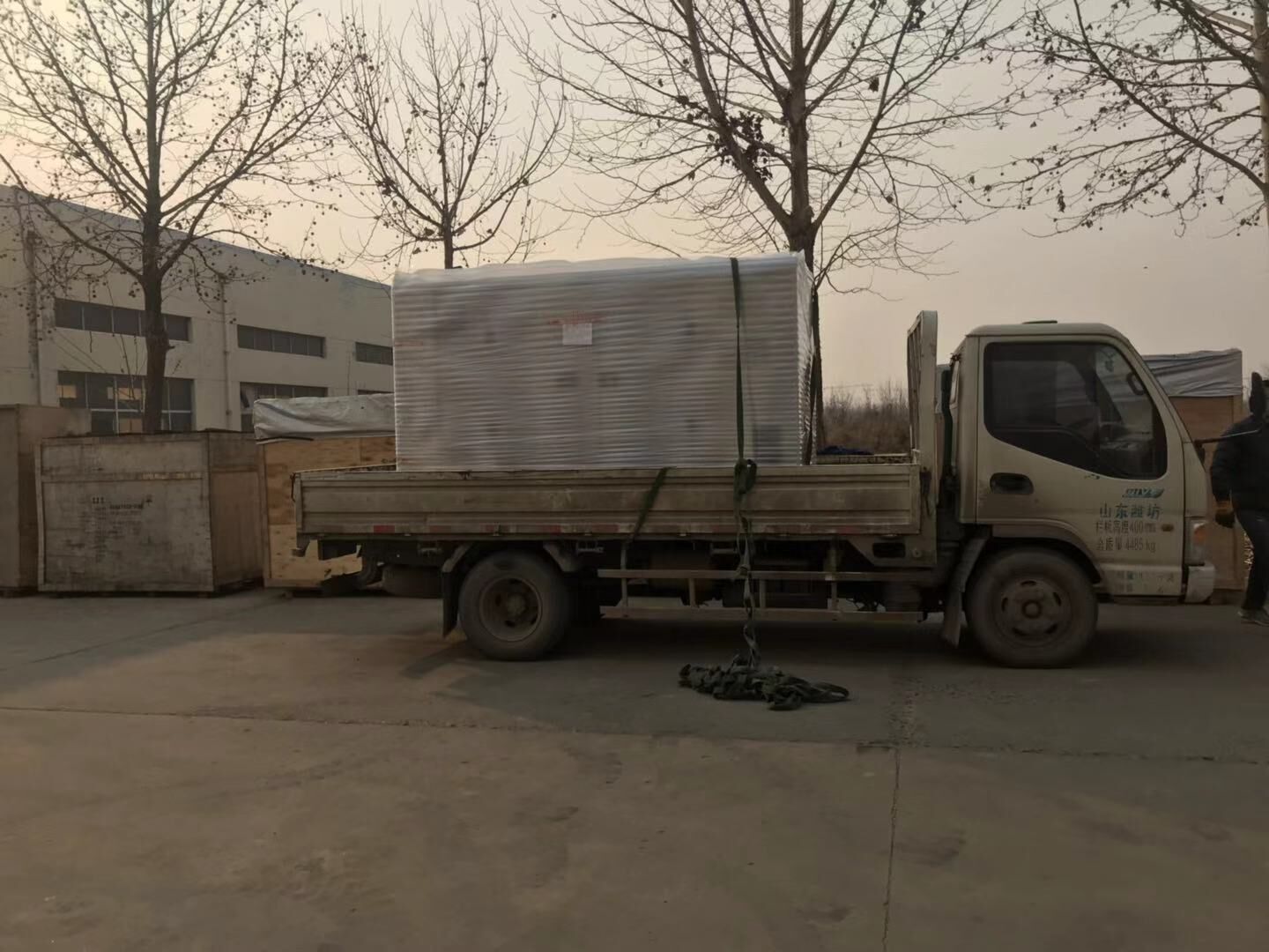 1月2日，江蘇陳先生從華全動力采購的一臺35kw靜音箱柴油發電機組成功發往目的地