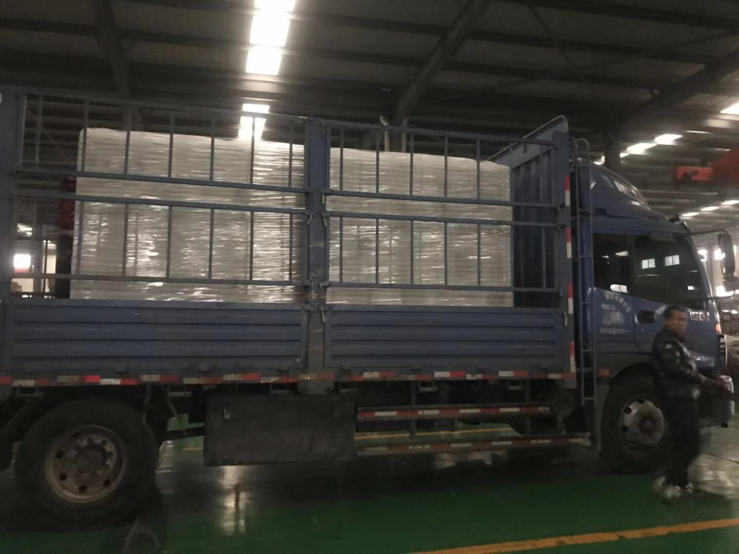 華全動(dòng)力一臺(tái)300kw靜音箱柴油發(fā)電機(jī)組于1月4日順利發(fā)往海南省